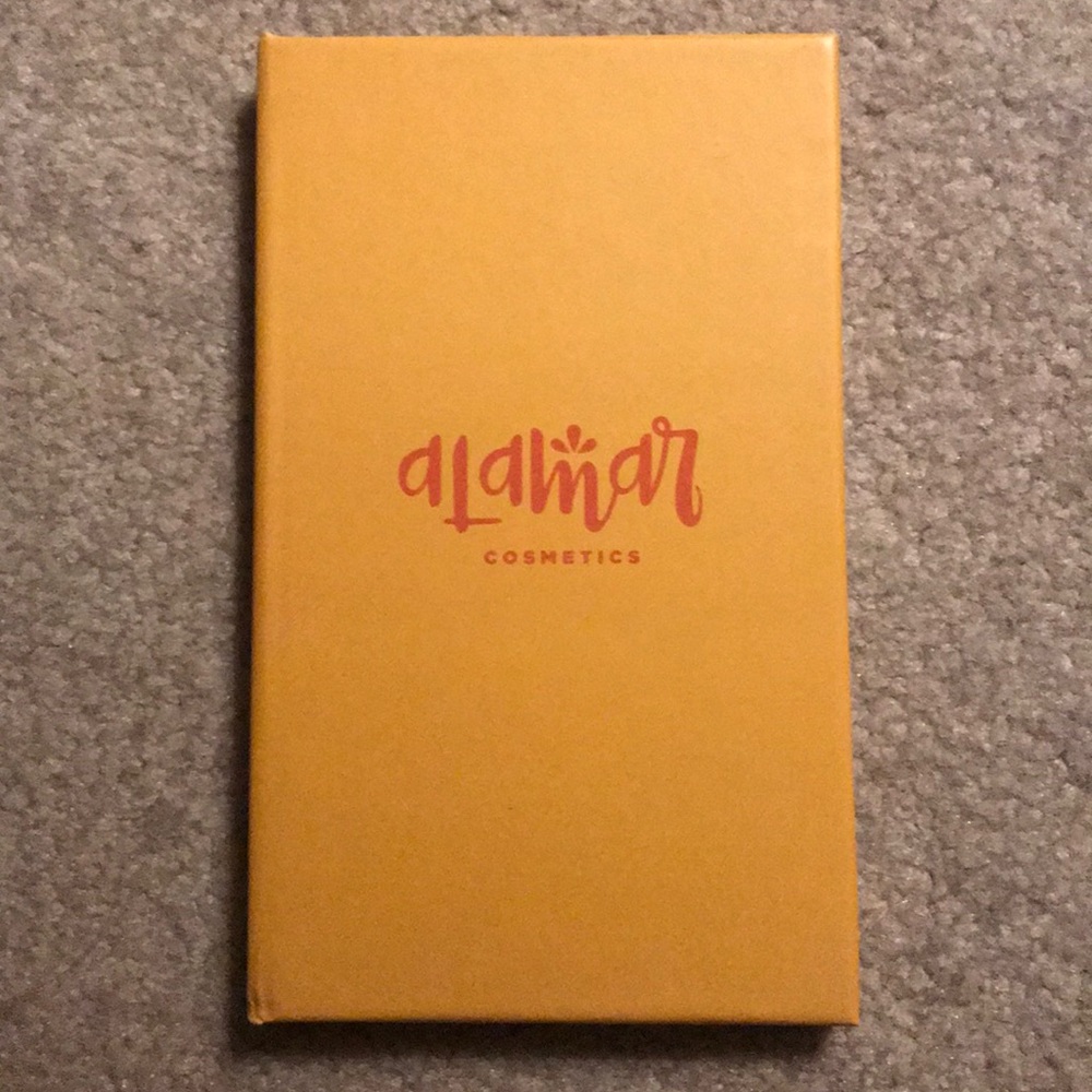 Alamar cosmetics Vol. 1 eyeshadow palette